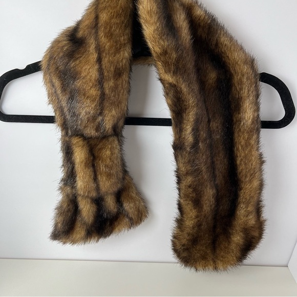 Fur Faux Scarf Elegant in Brown - Picture 7 of 10